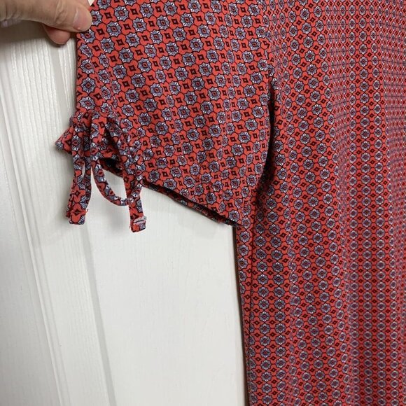 Banana Republic Top Women’s Small Red Gray Black Pattern Short Sleeve - Picture 2 of 7
